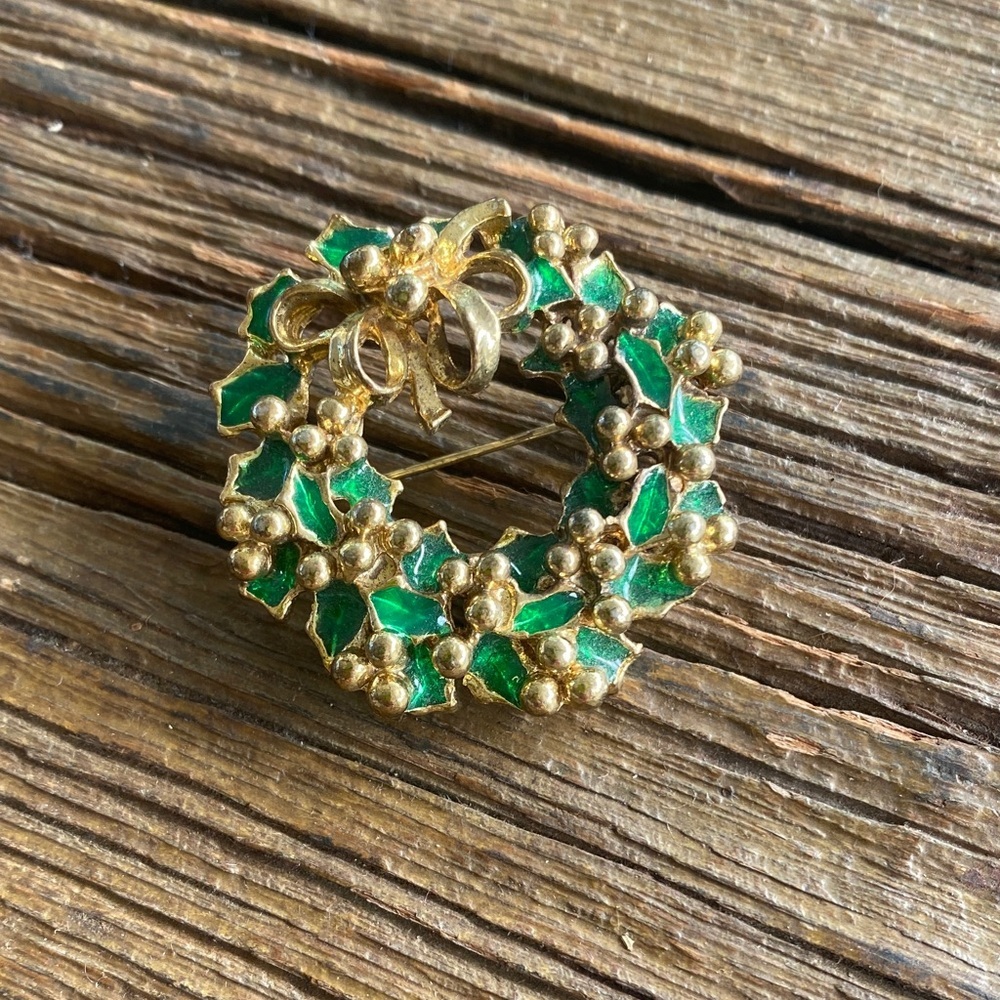 VINTAGE GOLD TONE BOW GREEN ENAMEL LEAF WREATH BROOCH PIN CHRISTMAS HOLIDAY